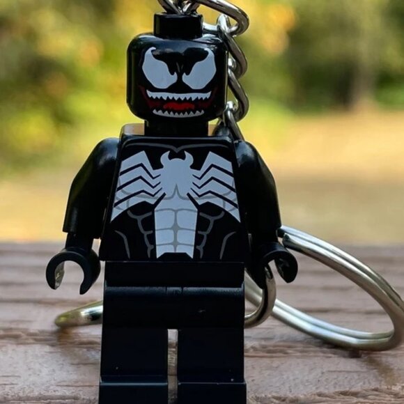 LEGO Marvel Venom Minifigure Keychain – New with Tag - RETIRED - Picture 3 of 5